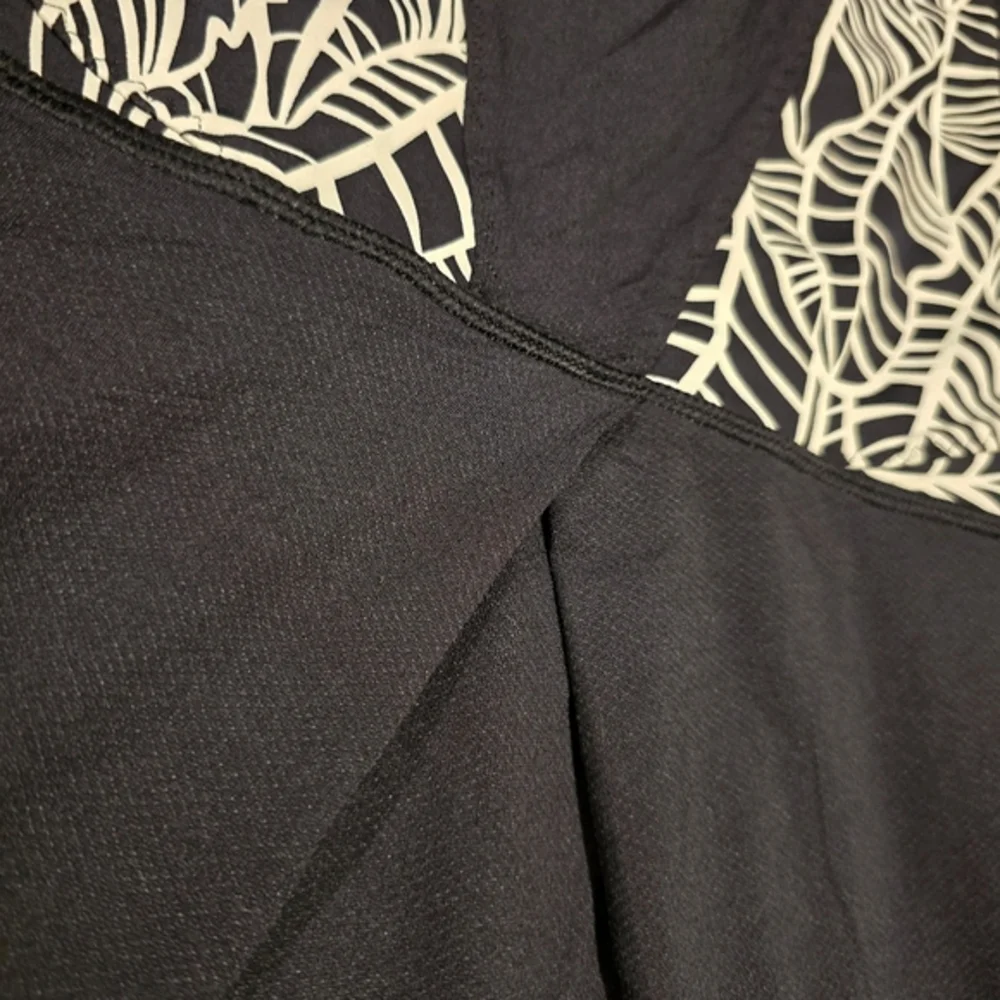 Lululemon Black White Cinch Waist Athletic‎ Tank Top Size 4 Running Yoga